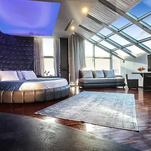 Diamond Suites, Philian And Salonicco